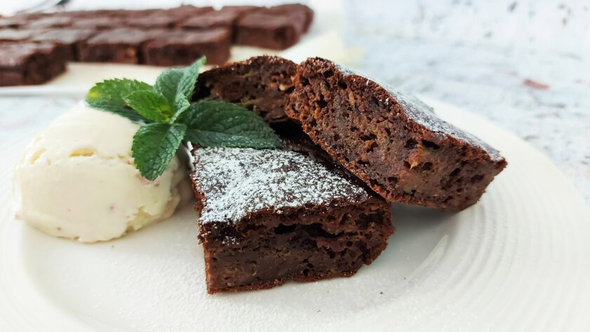 Cukormentes cukkinis brownie recept zabpehelylisztből